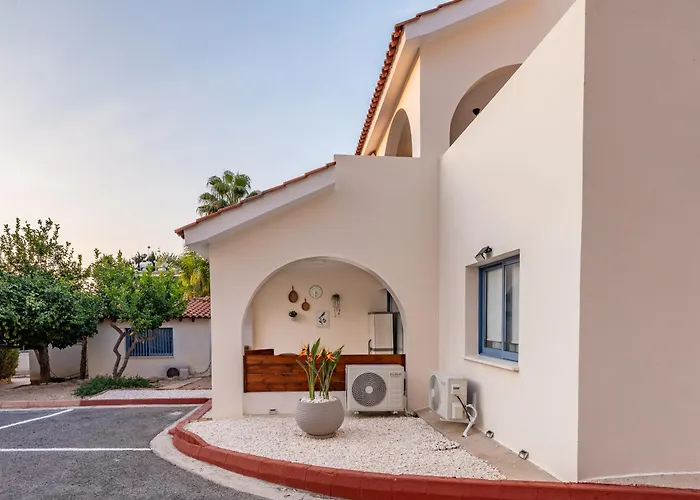 Abitare Retreat * Пафос